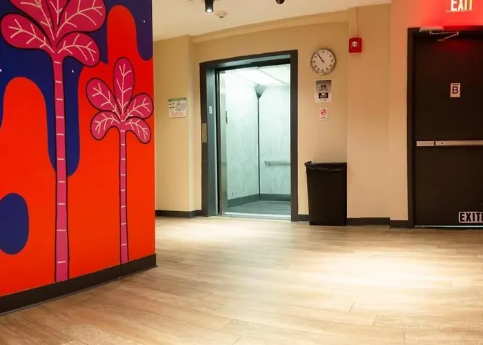 Jazz On Columbus Circle Hostel